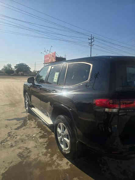 سلام عليكم البيع الانكروز موديل ٢٤ سياره جديد كفاله عامه ماشيه ١٦الف  رقم شمالي بسمي تحويل مباشر التصال ***********
