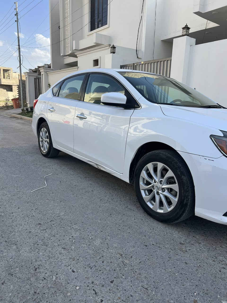 نيسان سنترا 2019 وارد امريكي مواصفات sv ضررها الجاملغ الخلفي اليمين وبيها بابين اليمين كلير من امريكا وبيه رصعات خفيفه  كير ومكينه 
رقم صلاح الدين وصاقطه السنويه يريدله تجديد
مكان السياره صلاح الدين سامراء
رقم هاتف ***********
السعر 100 ورقه وبيه مجال
