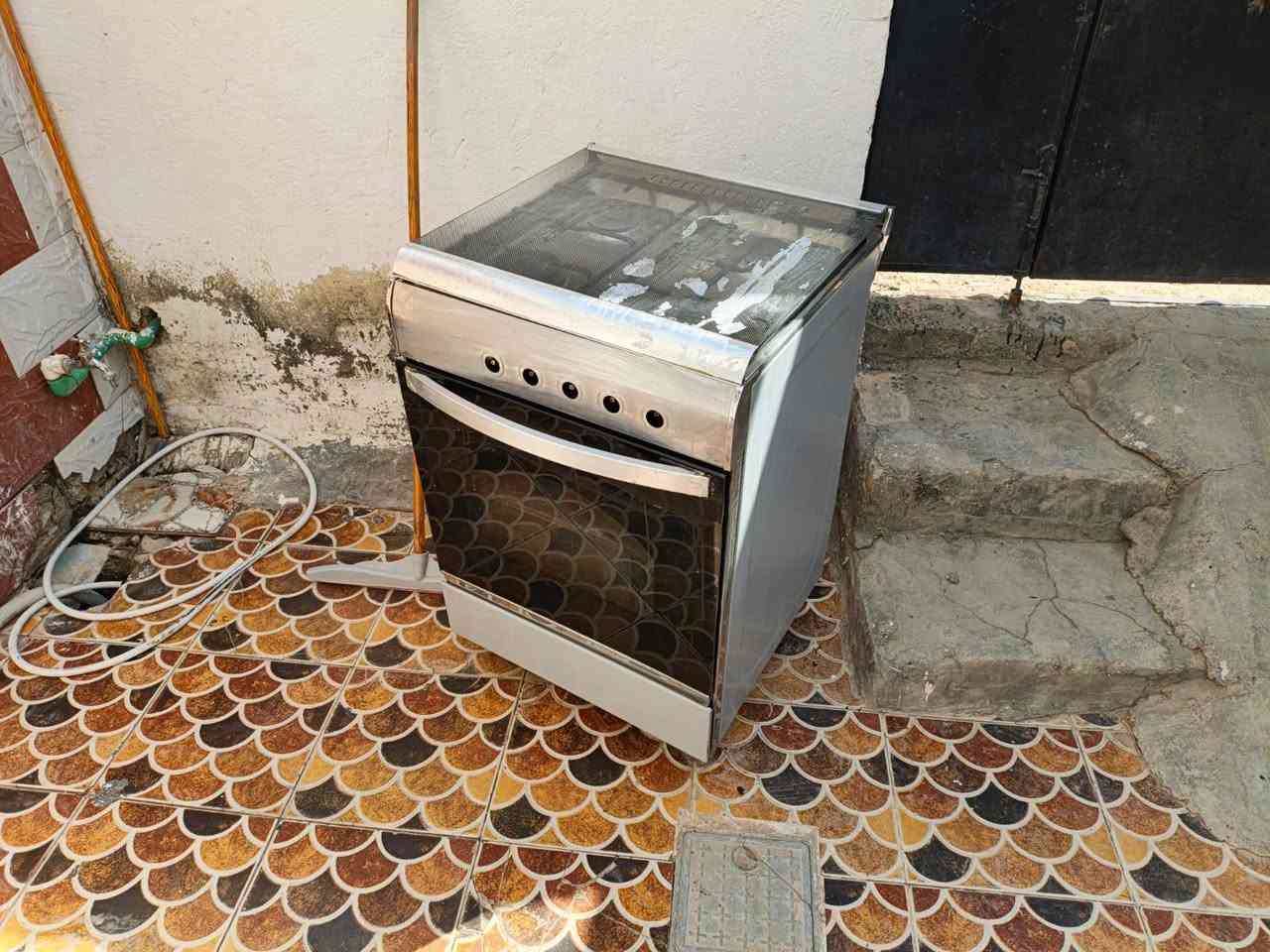 طباخ ربع عيون وفرن نضيف شوفت عينك البيع علواني ديوانيه سعره 80 وبي مجال حك جيه الموشراي لا يكسر بي  رقم واساب فقط(‏‪***********‬‏) وخاص مفتوح
