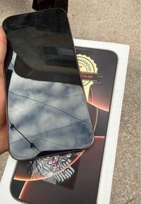 آيفون ١٦ برو ماكس • بطارية ٩٦ • شخط بسيط