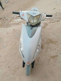 دراجه للبيع طافي كوم حديد انطفت فجأه ماعرف شبيها السعر 90  وبيها مجال ...