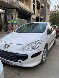 بيجو 2006.. رقم انكليزي جديد.. تبريد شغال شاشة.. غرفتها جديدة ومرتبة ....