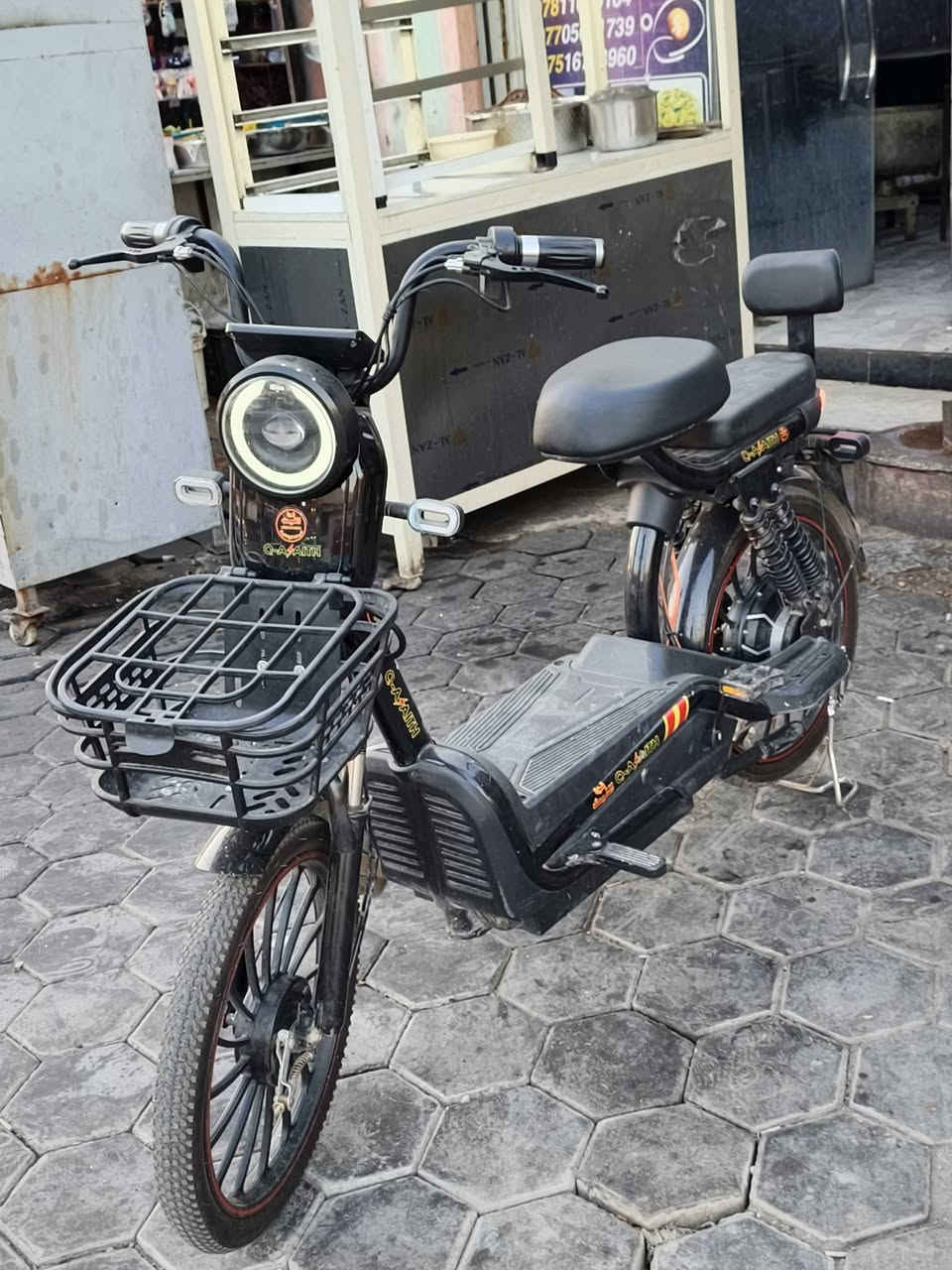 مكلف
سلام عليكم دراجه شحن للبيع جديده بس البطاريات تعبن مسافه قليله وتخلص شحن السعر/250وبيه مجال مكاني بغداد المحموديه تقاطع العزاب رقم الهاتف***********
