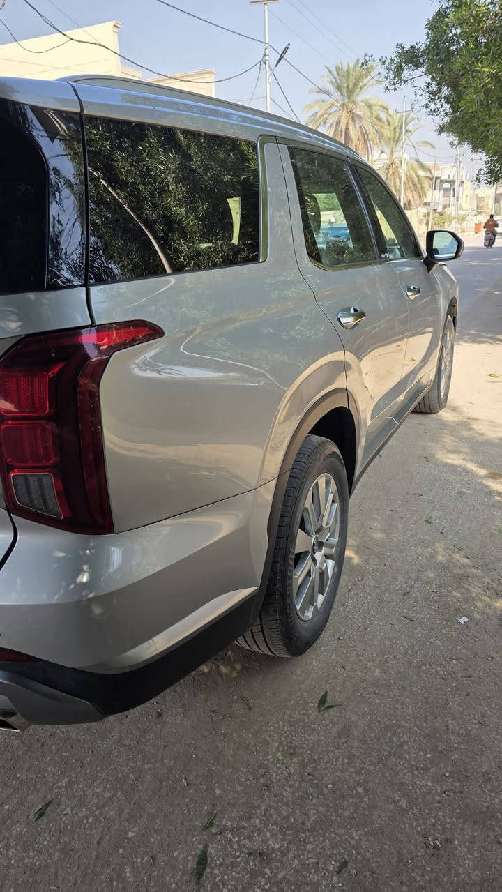 هونداي بالسايد موديل 2024 اللون سلفر فاتح داخل جلد ابيض والارضية جلد  فئه SEL وارد أمريكي حادثها فقط البنيد مبدل والباقي كلين وبدون ارباك 

يعني الارباكات كلها سليمة 

والجاملغ مال السايق فقط مفتوح وراجع نفسه بدون لاصبغ ولا تعديل 

لان اني كاصها من الامارات وعندي الفيديو قبل التصليح 

صور الحادث موجوده 

وحتى بيها غراض اجت وياها 

حجم المكينة 6 سلندر 3800 

‏‎. رادارت خلفية وجانبية

‏‎. كشنات كهرباء مع تدفئة وتبريد المقاعد الامامية 

‏‎. ٤ وضعيات قيادة 

‏‎. قراءة خطوط السير 

شاشه لمس 15 انج 

‏‎صندوق كهرباء 

‏‎٣ قطع تبريد

‏‎حساسات أمامية وخلفية

‏‎دشبول شاشة ديجتل

‏‎دخول بصمة ذكي

‏‎سايد بريك كهربائي 

‏‎أوتو هولد + نقطة عمياء

‏‎. شاحن لاسلكي

‏‎. مثبت سرعة

‏‎. مرايا جانبية هيتر + تعتيم

‏‎. الأيرباكات جميعها سليمة أصل شركة

‏‎. عداد المسافة 35 الف كيلو مو ميل  

‏‎. بدلات التغير السرع شفتات على المقود

‏‎. حساسات نقطة عمياء + مساعدة تغيير المسار

‏‎. نظام الثبات الالكتروني

‏‎نظام التحكم بالفرامل

‏‎نظام التحكم بالسحب

‏‎نظام التحكم بالفرامل على المنعطفات

‏‎نظام التحكم بالسرعة التكييفي

‏‎نظام ابطال الفرامل

‏‎نظام مساعدة الفرامل الهيدروليكي

‏‎نظام مساعدة النزول من المنحدرات 

‏‎نظام مساعدة الصعود في المرتفعات

‏‎نظام حساس ضغط الاطارات وحرارة الاطارات

‏‎نظام تحذير من الاصدام

‏‎نظام مكابح طوارئ

‏‎. وسائد هوائية عدد 8 

. اربع وضعيات تحكم سبورت وايكو والخ..

‏‎والعديد من المواصفات 

مرقمه اربيل تريد  تحويل او وكاله كلها مظمونه وباسم شركه 

وحادثها حُـلۉ ماكو هيج فقط البنيد بدون ارباك 

السعر 315 ورقه وبيه مجال وتدلل 

وهذا رقمي 

***********
