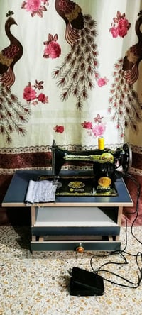 للبيع فراشة شغاله ويا الميز سعرها 45  تخيط جميع الاقمشة  07502082909) ...