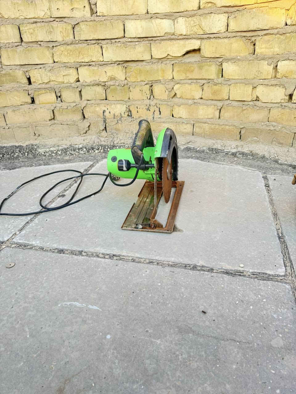 المولد السعر 150 وماطور إيطالي أصلي نظيف السعر 75 كثر خشب كهربائي سعر 75 ويوجد خدمة توصيل***********
