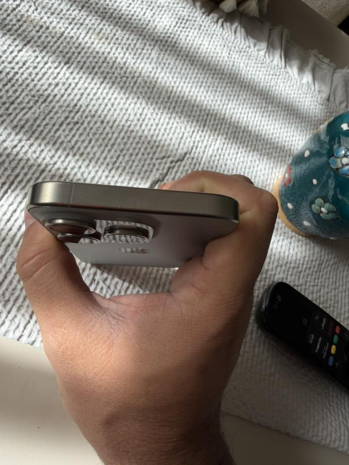 ايفون  تيتانيوم 15pro /256 سيمكارت  واحد  بي شامة سودة جوة 
بالشاشة
   
الجهاز غير مفتوح وتر بروف 

الجهاز نضيف جدا   السعر 715 
 

بغداد زيونة
***********
