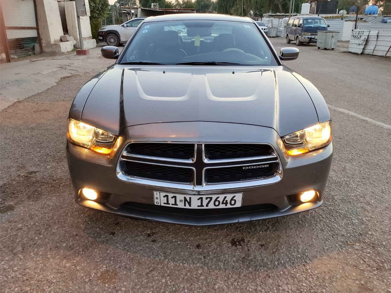 السلام عليكم
جارجر موديل 12 اصل السياره كير طياره على ايد وحده 
حادثها مال امريكا موجود بالصور فقط باب خلفي 
وبيها خسفه صغيره بلجاملغ الخلفي واضح بالصور 

محرك كير تبريد اكسل كله بلادي على الشركه 
كهربائيات دواخل كلها على وضع الشركه برغي ما مفتوح 

ماشيه 184 كيلو وليس ميل 

دواخلها جديده شخط مابيهن ومغلف جلد درجه اولى حتى الستيرن ويدات الابواب 

السياره جديده مال جناي وبلعافيه على اللي يأخذها

مكان السياره السيديه 
***********
