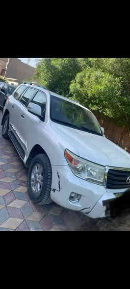 السلام عليكم..
لاندكروز موديل 2012 
6 سلندر محرك 4000
فول مواصفات 
مكفوله من صبغ وتبديل 
بيهه شخط بالجاملق جهه السايق واضح ومبين بالصوره باقي السياره كفاله حته الدعاميات بلاديه.. 
محرك كير ممفتوح ع وضع الشركه وشرط الفحص ..
ماشيه 236الف كم
رقم اربيل الدولي تحويل مباشر
مكانهه بغداد اليرموك الاربع شوارع
السعر 37 وبيهه مجال بسيط
للاستفسار الاتصال 
***********
