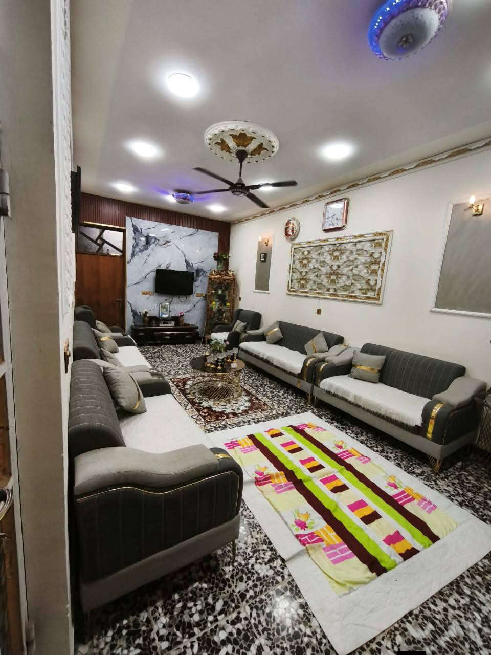 السلام عليكم بيت شارع ابو سمير ضهر الحشد مساحه النزال 17ونص واجهه 8ونص رقمي *********** وتساب ابو مرتضى الساعدي
