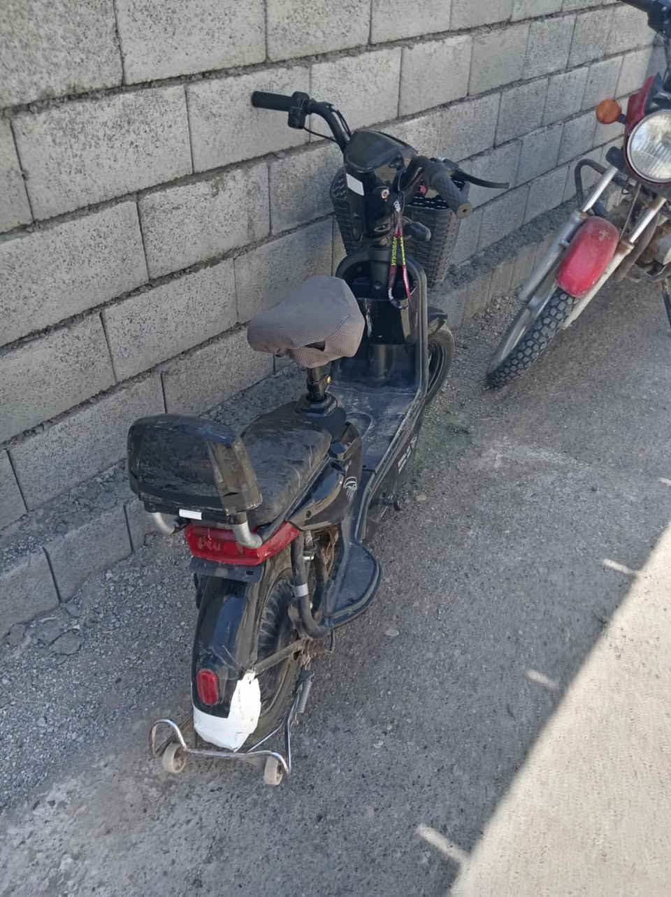 السلام عليكم دراجه شحن فول على فول البيع  الدراجة ما بيه اي شي السعر خاص هاذا الرقم ***********وبي واتساب
