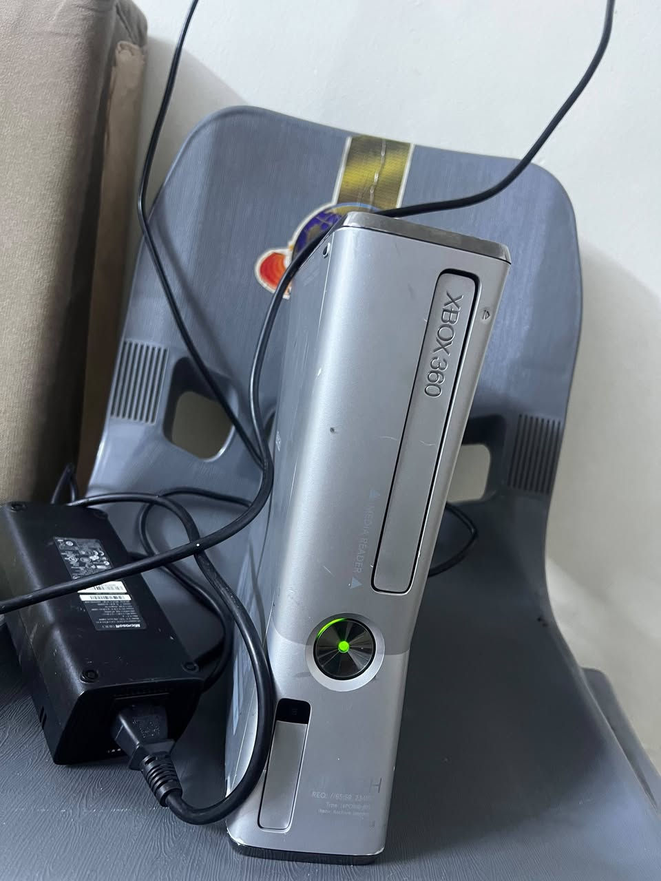 السلام عليكم
Xbox360
نسخة الباندا
عدد جوستك(2)
الهارد250
عدد الألعاب داخل الخزن150لعبة
نظام لمس 
اي خلل مابي 
تفحص مع الضمان 
السعر 135الف 
تواصل ***********
