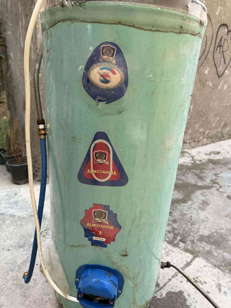 گيزر نضيف كلش بعده الجيس ما مفتوح منه ماركة المتحده كامل هوه والصوندات حديد جيب وشد مكلفه بالنشر *********** السعر 75 الف مكاني الشعب يوجد توصيل بغداد, العراق
