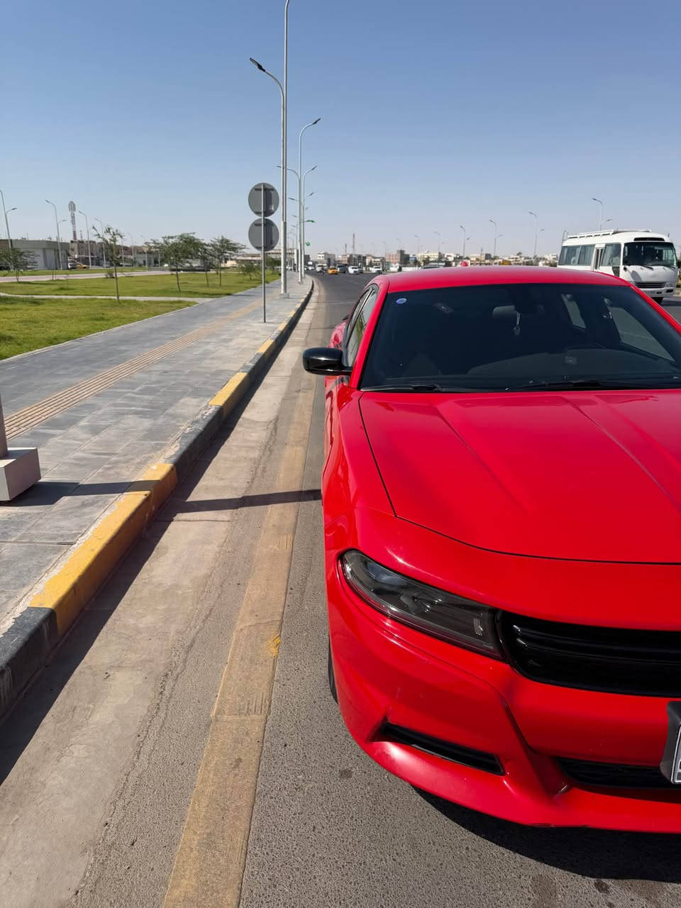 جارجر 2023 sxt
اخر اصدار  لون مميز  احمر طماطه
حادث خلفي ايرباكات سليمة بجم كبس
موصفات 
شاشة كبيرة لمس تدعم كار بلي 
كامرة خلفية دوارة حساس خلفي 
حساس ضغط اطارات 
حاكية واموامر صوتيه
العنوان البصره 
*********** الزبير, البصرة
