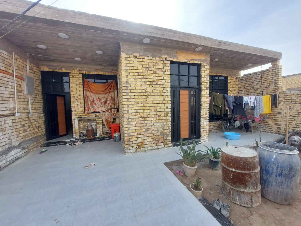 دار سكن للبيع ٢٠٠م طابو زراعي كوت حي الحكيم نزلت الوائلية غرفتين نوم وصالة ومطبخ واستقبال قريب على الشارع الصب قرب المدرسه نقص بية ستارة البيتونة صب مرقم من قبل البلديةالسعر٦٣ وقابل للتفاوض للإستفسار الاتصال على *********** أو مراجعة مكتب دلالية الروان
