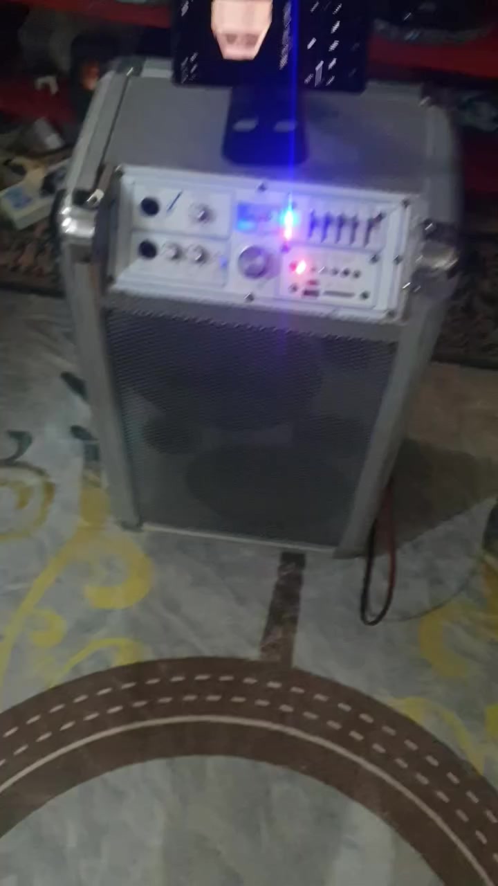 دي جي بلوتوث وراديو وفلاش ورام واواكس  موضح بالفديو والصور  السعر ٥٥ الف الحلة ن الاتصال على الخاص او موبايل  ***********  يوجد توصيل
