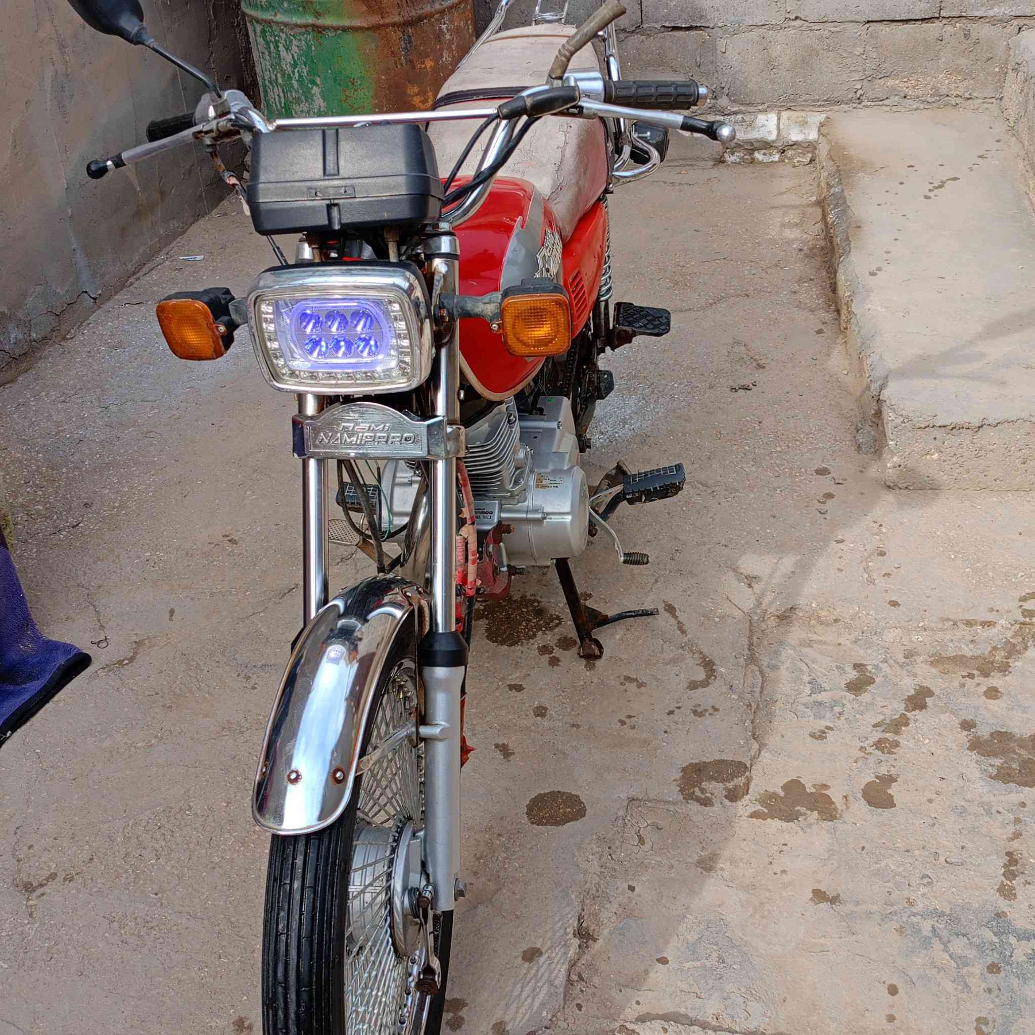 سلام عليكم دراجه نامه مكينه برغي مامفتوح بيه اي ربع ماتصرف عليه ليتات اشاير كله شغال مكينه ناعمه اوراق كامله السعر 500او بيه مجال 
مكاني بابل جسر بته هذا رقمي ***********
