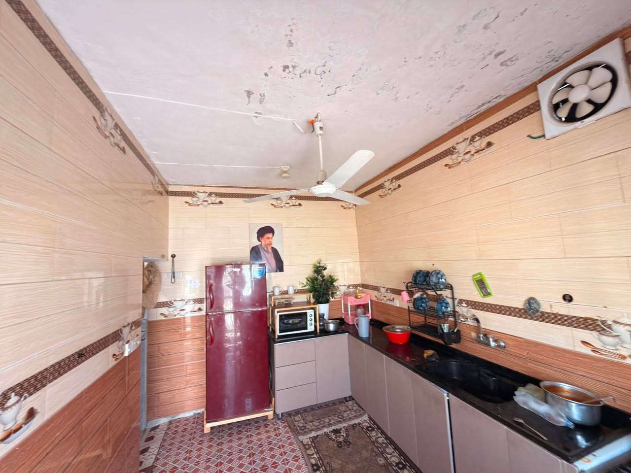 بيت ركن على شارعين طابو صرف للبيع او المراوس  بمساحة 300 متر

📍 الموقع: حي الكرار الاول قرب ابو عزام

يتكون من:
غرفتين، استقبال، مطبخ، وصالة. صحيات خارجية

للاستفسار مراسلة بوابة الزبيدية للعقار  
أو الاتصال 
***********
***********
