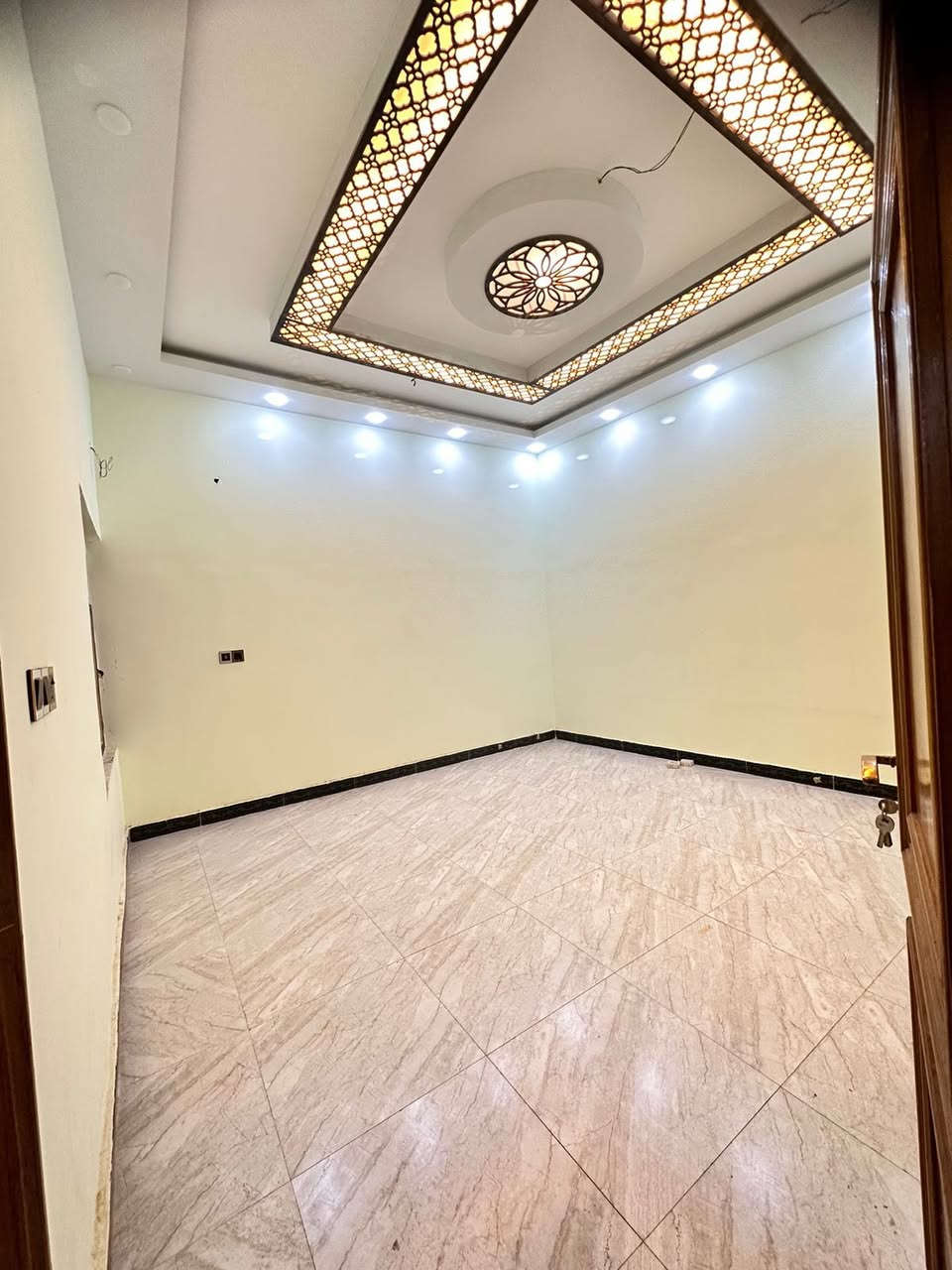 بيت طابقين موثث 
للايجار يصلح شركة 
 البصره الطويسه 
 المعلومات 
المساحه 350
يتكون استقبال رئيسيه
 صاله داخليه 
سته غرف منام
مطبخ صحيات 
كراج حديقه 
السعر 25دولار 
المعلومات اضافيه وتوضيح 
الاتصال على الارقام التاليه 

***********
في انتظاركم في مكتبنا الكائن حي عمان مجاور مركز فايا للتجميل 
نفتح ابوابنا للتلقي جميع اعلاناتكم التجاريه والسكنيه الايجار او لبيع للمتابعه والمشاركة ليصلك كل ما هو جديد يحص سوق العقار مع 
VIP للاستثمارالعقاري
