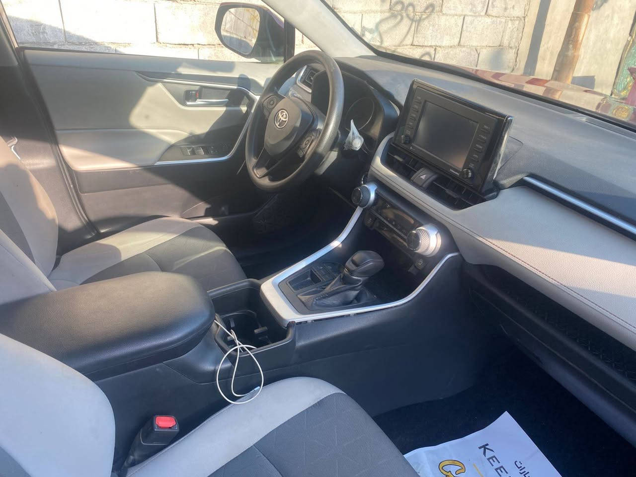 راف فور للبيع موديل 2022 فئة XLE وارد امريكي 
محرك 2500 بانزين رقم بغداد ماشيه 60000 كم ضربه ثلاثة قطع جاملق أمامي وخلفي والباب الوره السايق السعر 190 رغم الهاتف ***********
