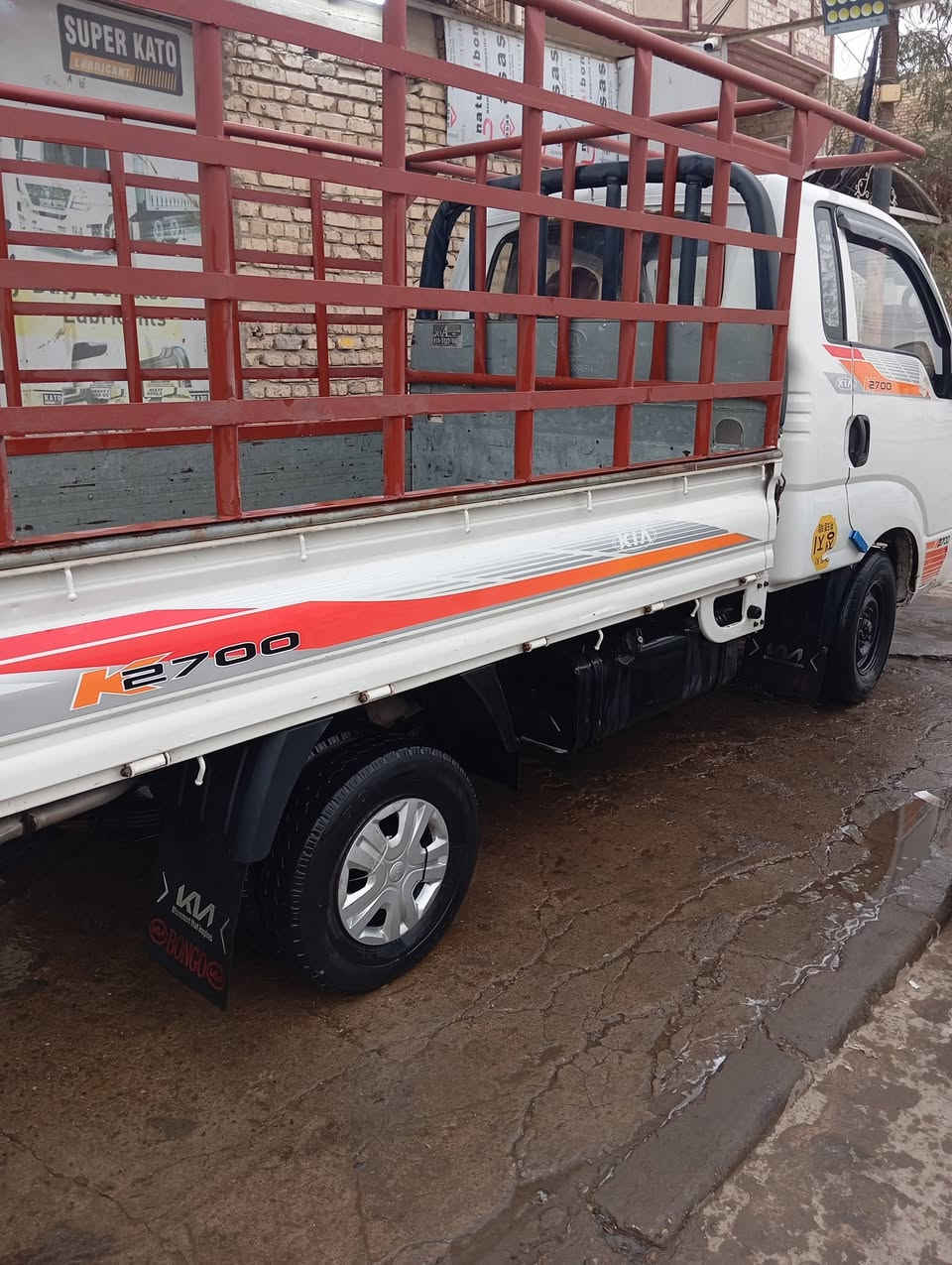 سلام عليكم كيا حمل للبيع موديل 2015
تبريد ميشتغل سيارة كدامكم هيه وسونارها غير هذا ماكو ميحتاج اوصف بعد رقمها واسط والسيارة مكانها  بغداد بعدني ممحولها صاحبها موجود و دافع الضريبه هزه جديده والسنوية لل 2029
السعر 110 $ وبيها مجال 
***********
