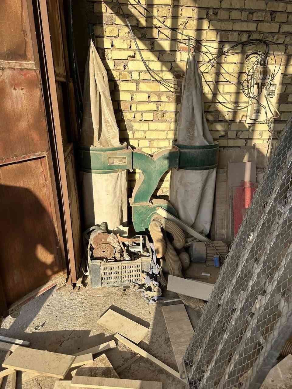 معمل mdf للبيع مكبنة شريطة تقطع صفر منشار سلايت 380 مكينة غبار كمبريسر ***********
