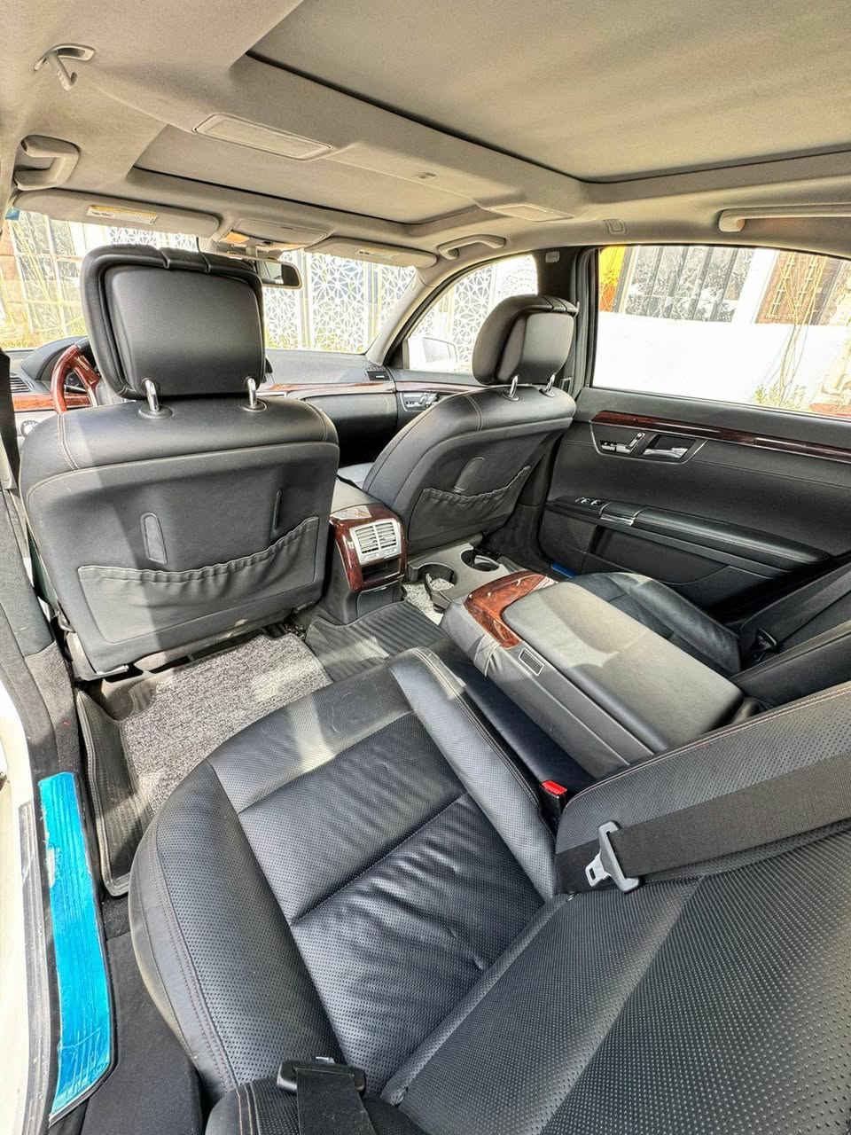 السلام عليكم
مارسدس S550 بغداد رقم مميز لون ابيض محرك ٨سلندر موديل ١٣ ،، باقيه على اسم من استلام الشركه سنويه ورقم الجديد ،، فول مواصفات ومعروف مواصفات الفول ،، بردات جانبيه وخلفيه كراسي تدفأ تبريد ،، كراسي ولايتات متحركه مع الاستداره لايت ديناميك ،، جكات صعود حسب الوضعيه ،، جنجر  تبريد قطعتين سلايت دروف حساسات اماميه خلفيه ،،، مواصفات كثيره بيه مكفوله كفاله عامه قطره صبغ مابيه كلشي على وضع الشركه ،،، مكفول كير محرك حداديه،،، سعره ٢٨٠ وبيه مجال بسيط رقم ***********
