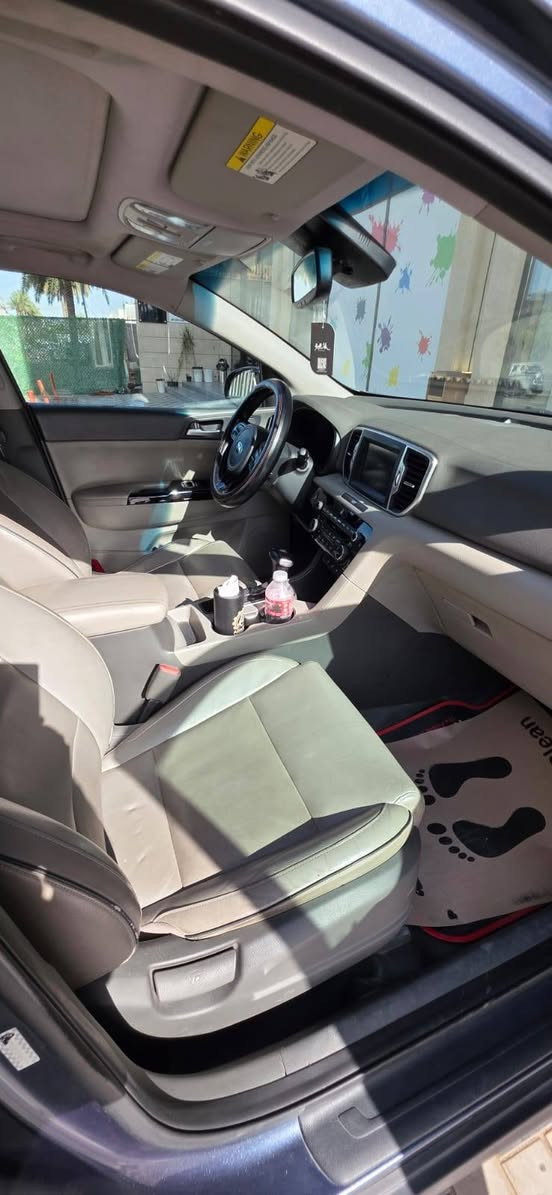 مكلف بل النشر
كيا سبورتج
كيا سبورتج 2018فئه ex مواصفات معروفه 
محرك 2400 
ماشيه 67 الف ميل 
صور الحادث مرفقه مع سونر 
السعر 160 وبيها مجال 
بغداد الغزالية 
للاستفسار الاتصال 
***********
