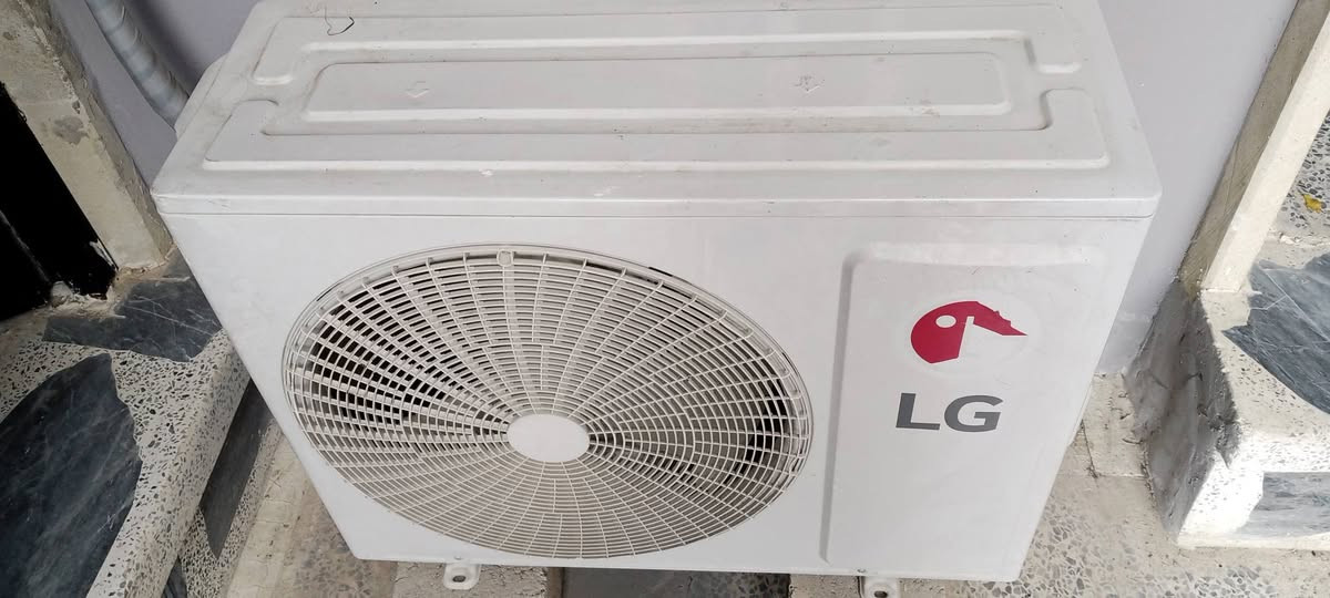 سبلت للبيع مستعمل شي قليل ماركةLG طنين جديد***********
