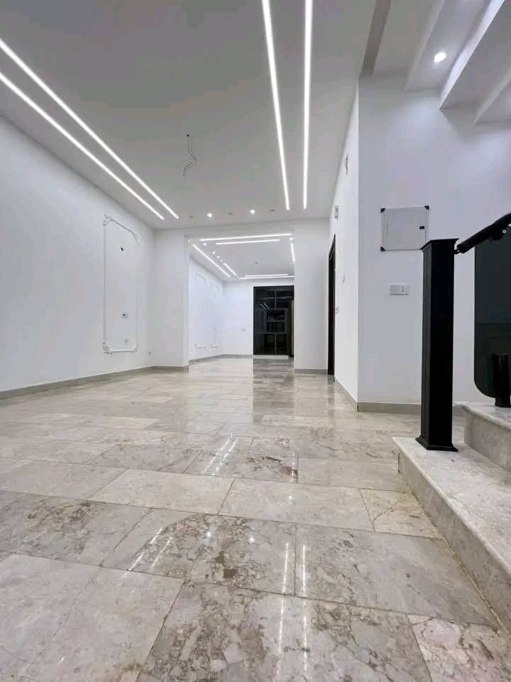 بيت للبيع ولايجار بالشموخ طابقين والثاني باالاداره المحليه الشراي يجي خاص اويتصل برقم ***********  بي واتساب
