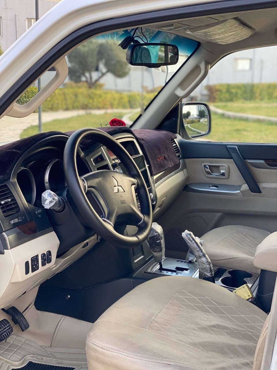 للبيع 
باجيرو ٢٠١٦ 
نص مواصفات 
بدون صبغ 
فقط بيها مكانين تعديل صغير 
كير و محرك كل بشرط 
دبل اكسل 
رقم اربيل 
سنوية و رقم كل جديد 
مكاني اربيل 
سعر ١٨٨ بيها مجال بسيط 
*********** واتس اب أربيل, العراق
