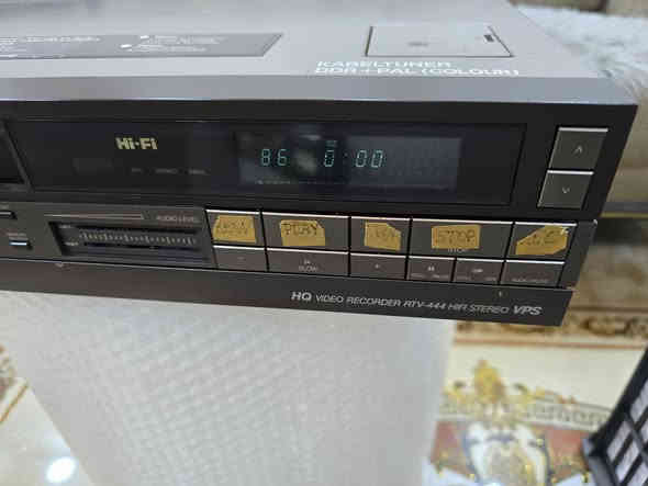 بلاوبونكت فيديو كاسيت صناعه ياباني وزن ثقيل  دقه عاليه في تسجيل استريو يعمل. على كل انظمه كهرباء. 220 شغال جهاز. باله استرالي قطعه جميله مكاني سماوه ***********
