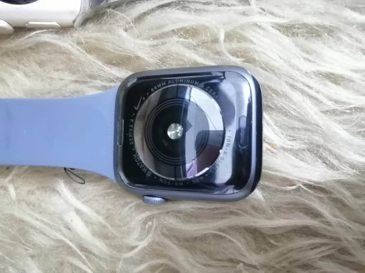 بل 4 نايك حجم 44 ،، ما تشتغل من اخليها على الشحن ترتفع درجة حراره الساعه وما تشتغل 
ابل الجيل الاول شغاله لكن مقفوله ايكلود @إشارة


**إذا كنت صاحب هذا الإعلان وتريد حذفه لأي سبب، رجاءا أرسل رسالة إلى الدعم الفني**
