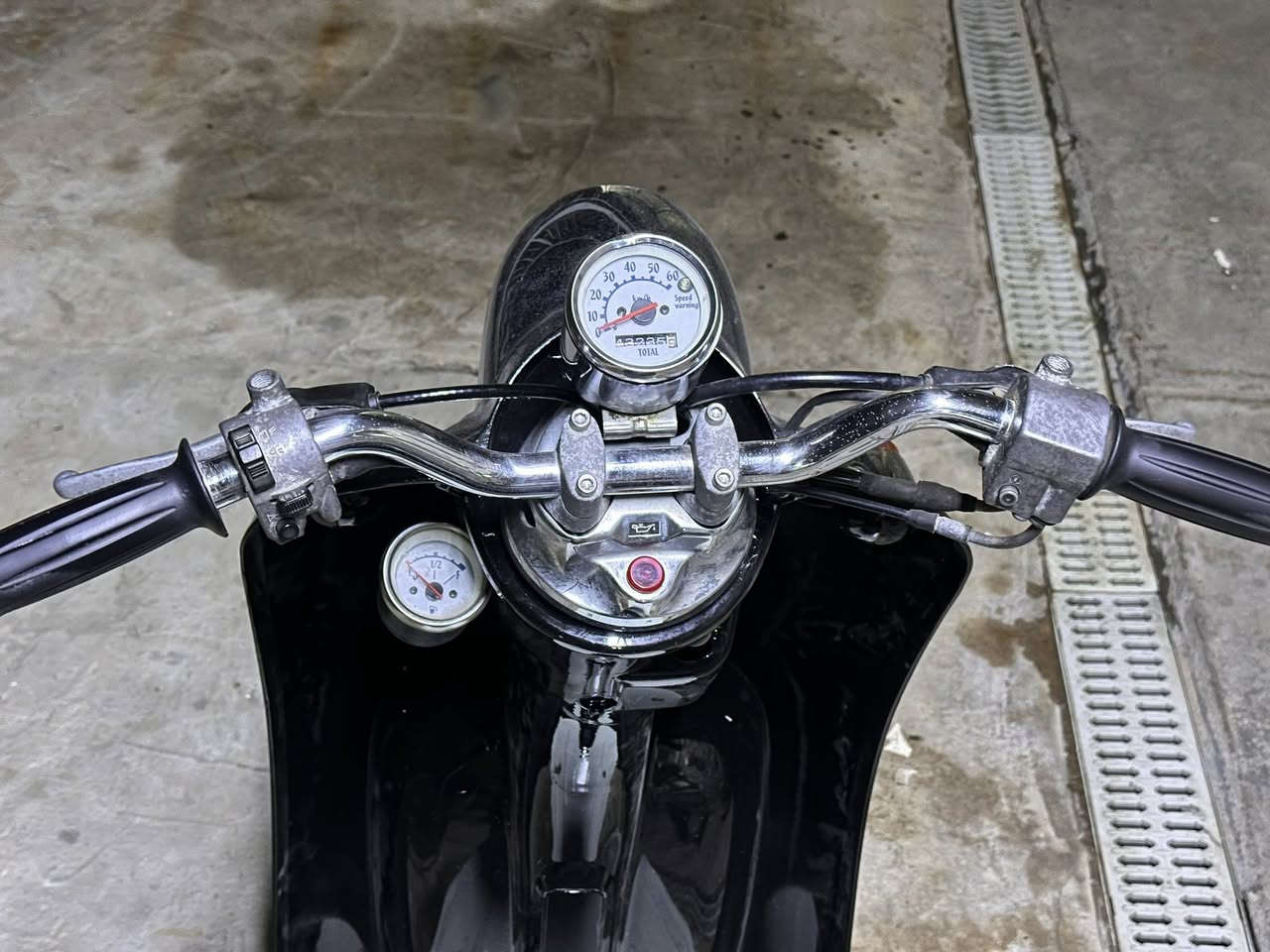 عبد الحليم نثيه الدراجه كامله شلعه معدل محرك وكابريته بلاد كهربائيات كامل شغال سلف شغال كفرات جدد شخط مابيهن الدراجه مال رمبه طالعه علا ايدي سعرها400 مكاني كركوك للأستفسار ***********
