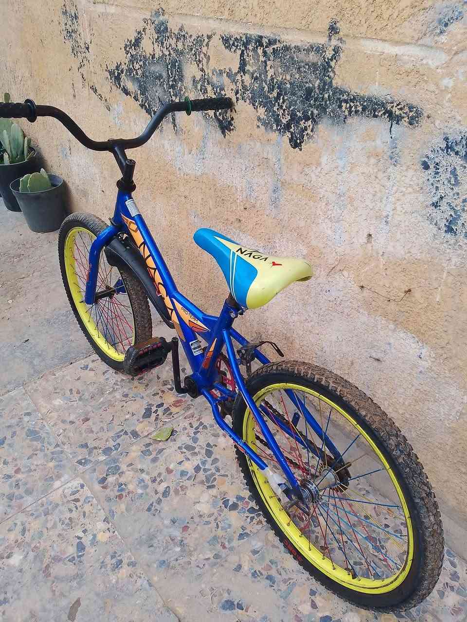 السلام عليكم بيسكل للبيع يابني السعر 30وبي ماجال عنوان بغداد البلديات المعسكر الضباط الثاني شارع 20الستفتار الرقم ***********
