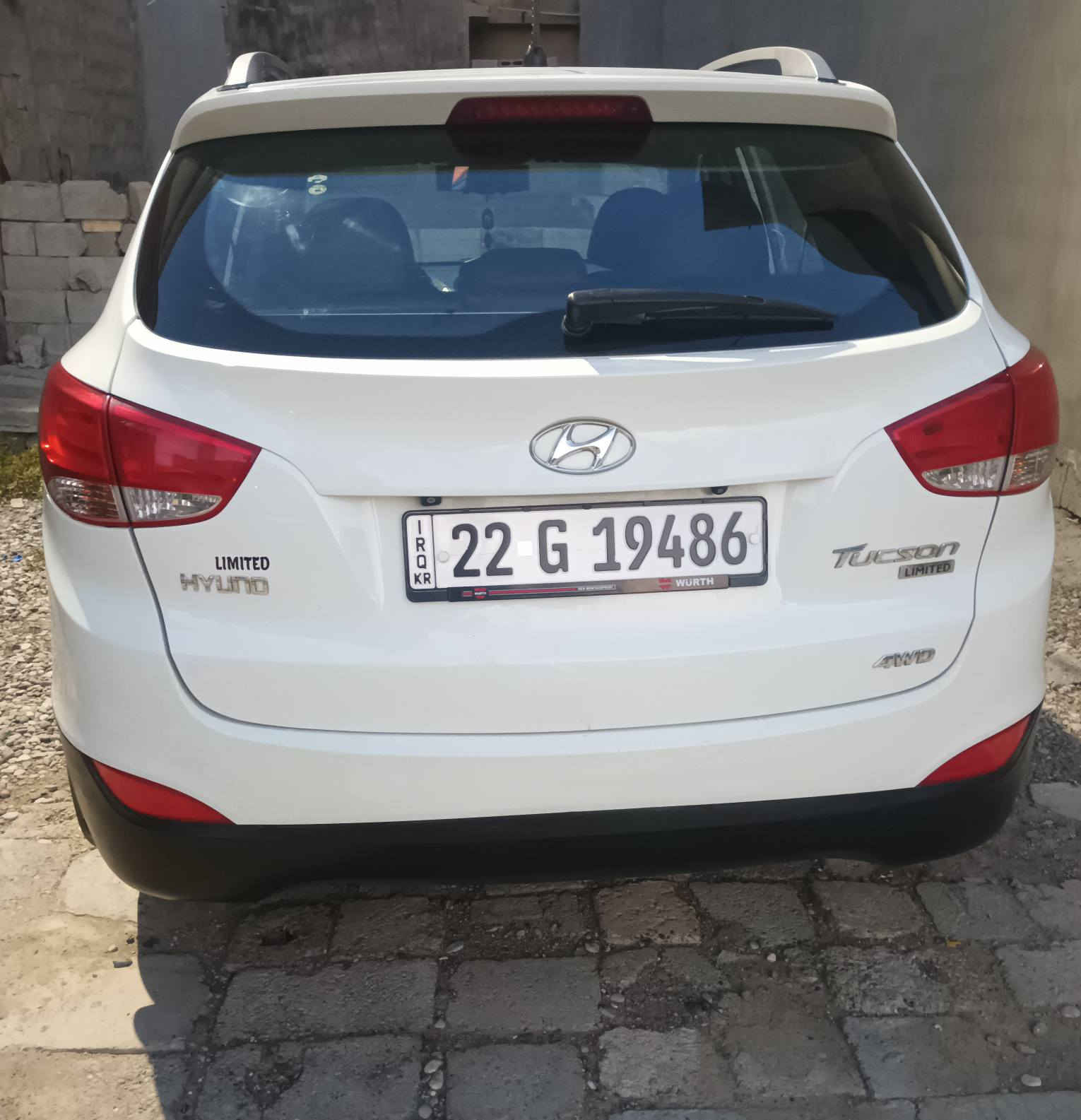 سلام عليكم توكسون لا متت 2010  فول موصفات كير عادي وكير اوتماتيك بانو رامه رقم اربيل بسمي دفتر بانزين موجود تخم تاير جديد باتري جديد شاده بياها بابين تبديل بلاد بدون حادث وبدون دواخل فقط المحرك حارك كازكيت وتحمه ابيعها عله وضعها بس تحتاج كازكيت مكاني كركوك حزيران ***********
