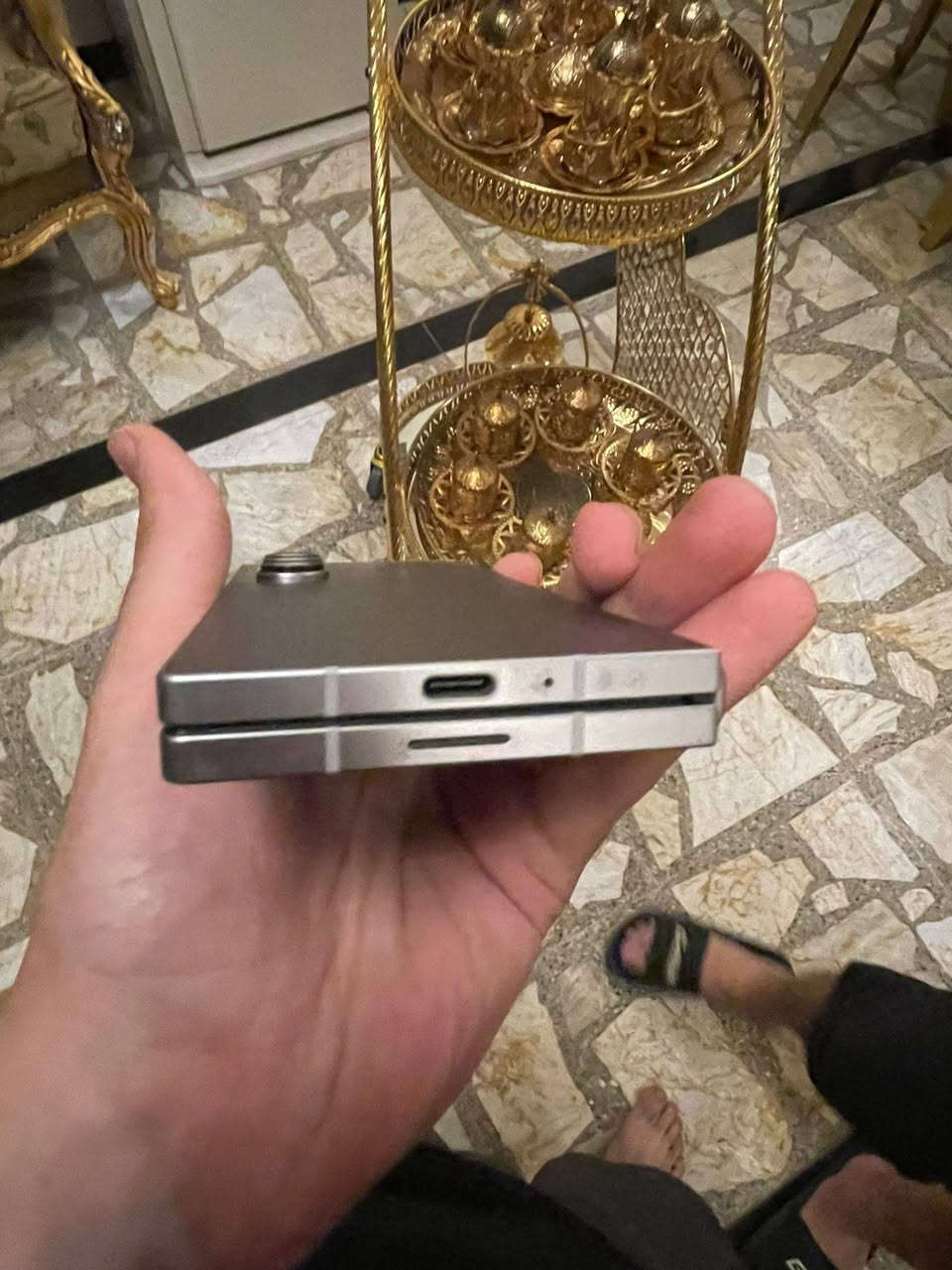 Z fold 6 256gb
السلام عليكم
سامسونج زد فولد 6 بي نقطة بالشاشة وضحتها الكم بالصور 
باقي الجهاز ما بيه اي شي 
ملحقات كارتونة وشاحنة من زندور اصلية 
السعر 750 الف وبي مجال قليل
مكاني بغداد حي الجامعة
***********
