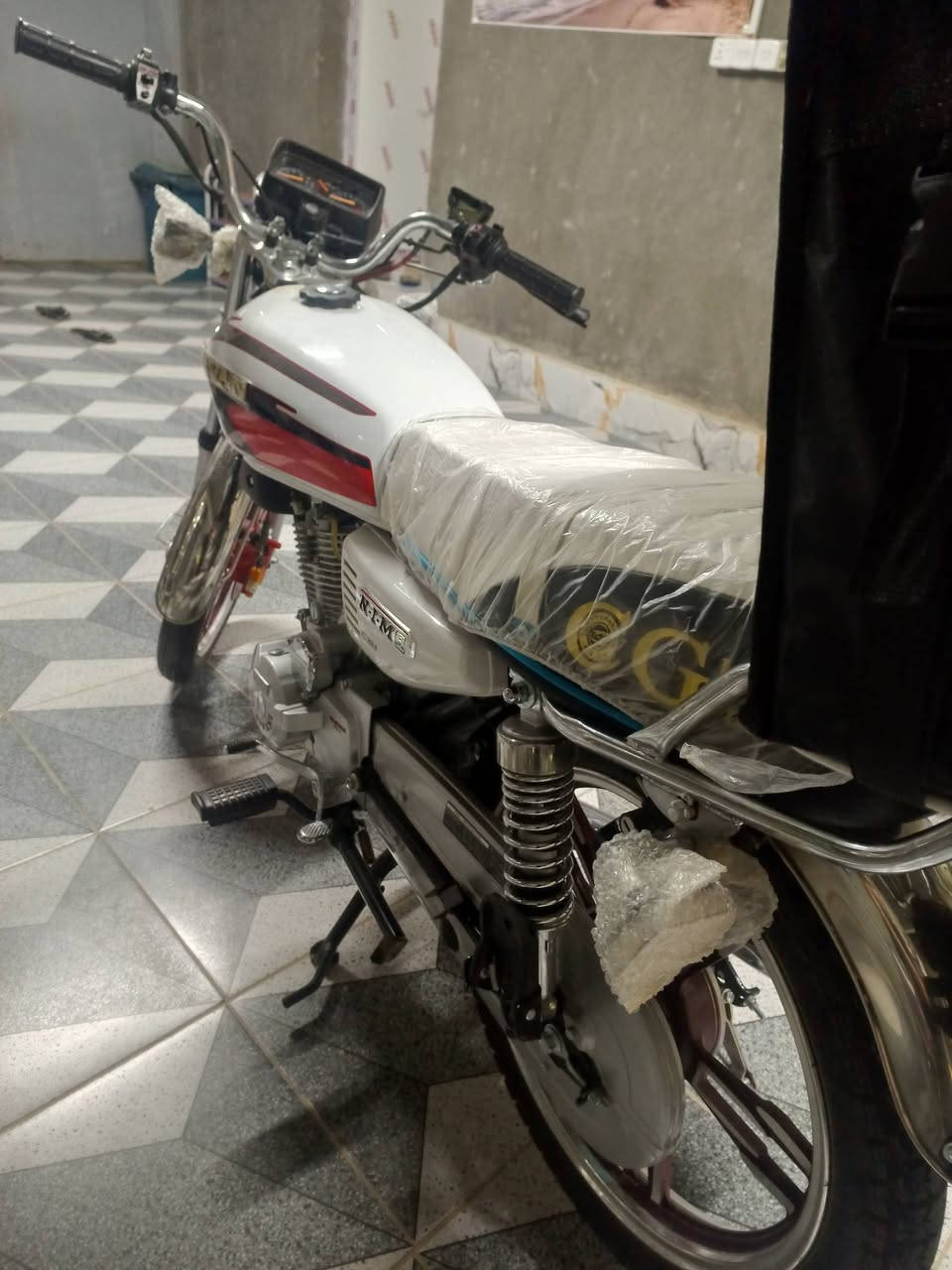 السلام عليكم دراجة سيفان 2026 للبيع صارلي اسبوع من اخذته ماشيه 2 كيلوا فقط السعر 800 قفل للشراي الاتصال على هذا الرقم
***********
