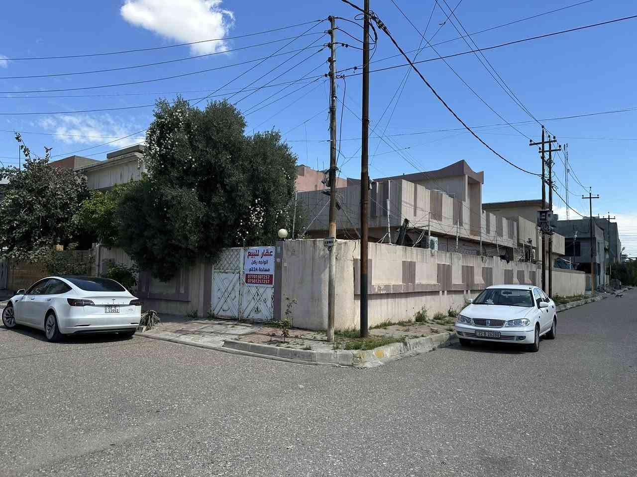 سلام عليكم
عقار للبيع بيت طابق واحد نظيف قابل للسكن 
المساحه / 224 م ركن 
طابو / باسم شخص واحد 
عنوان / حي المعلمين قريب بانزين خانه غرناطه 
للمعلومات / ***********
