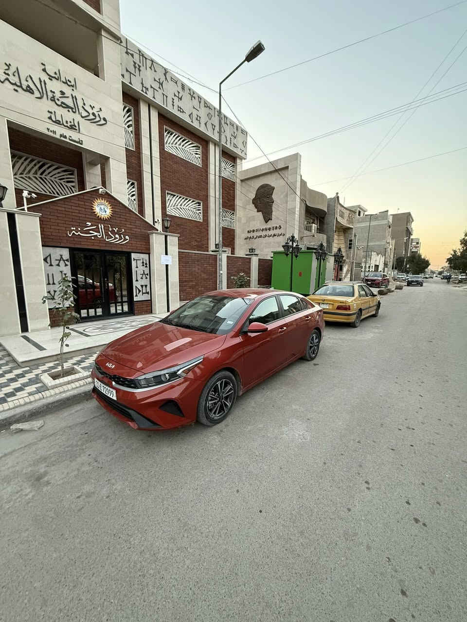 السلام عليكم
من رخصة الادمن كيا فورتي ٢٠٢٣ محرك ٢٠٠٠ دوش ماشيه ٤٨ الف ميل رقم بغداد إنكليزي حجر بيئة بلادي
حادث دعامية خلفية ونفسها صلحتها وفقط باللية شوية لبيل واحد السيارة قطرة صبغ مابيها السيارة وين متريد افحص وصور الحادث كدامك وعندي سونار بيها والسيارة بسمي واني رقمتها 
المواصفات شاشه كامره تحكم استيرن رادار انظمه سرعة ويل كب السعر١٦٢ وبيها مجال للطيبين الأتصال واتساب موجود***********
