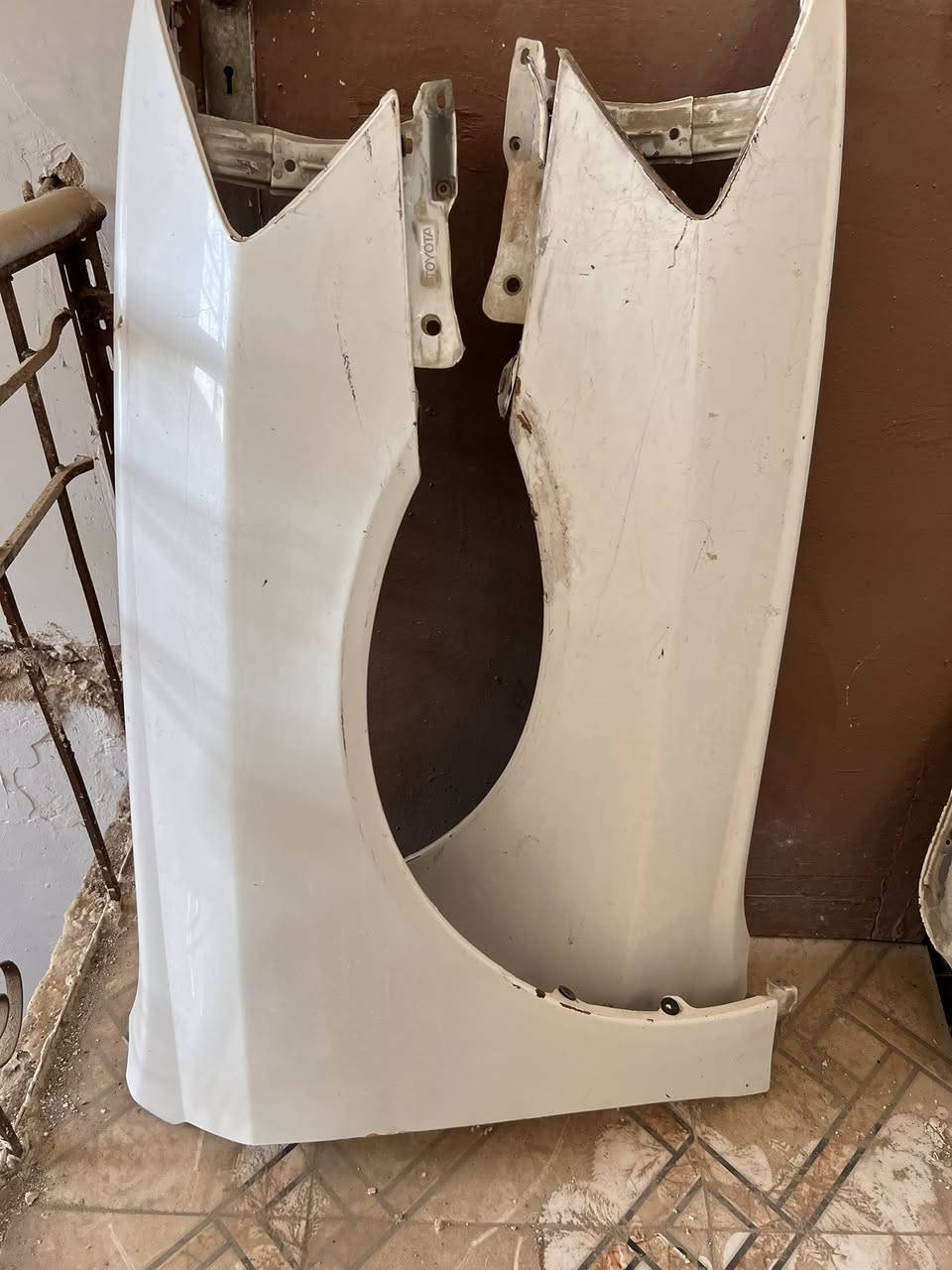 سلام عليكم قطع غيار افلون بطاين بيبان جدد برادلهن تنظيف جاملغات انارة بك لايت قبق جنطه علامات تلاثه اصليه دوس يمنه ويسرة فانات اصلية  سعر مناسب *********** مكاني البصرة
