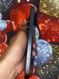 آيفون ١٧ • نظيف جداً • بطارية ١٠٠%