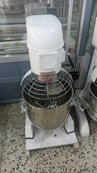 للبيع خفاقه كيك ثلث مراحل استعمالها شي قليل  07781539995 07518558100