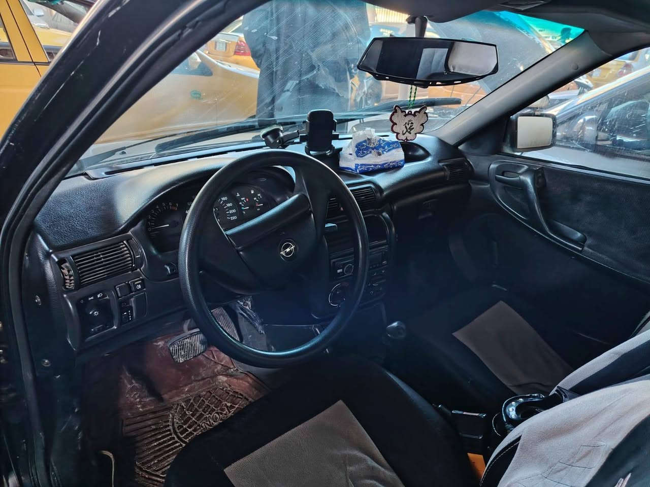 السلام عليكم
استرا للبيع حجم 16 موديل 94 محرك بي بدايه بخار كير اوتماتيك بدون صبغ واير مامصلحه رقم نينوى الماني بأاسمي 
*********** السعر موصله 45
