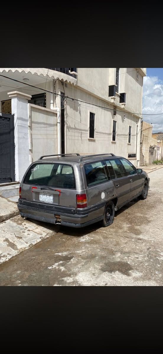 للبيع اوبل اوميكا موديل 1991 حجم 20 بلاد اي عيب مابي سنويه منتهي كارتونيه شرط تحويل سعر 12 وبي مجال للشراي  مكاني طوز خورماتو ***********
