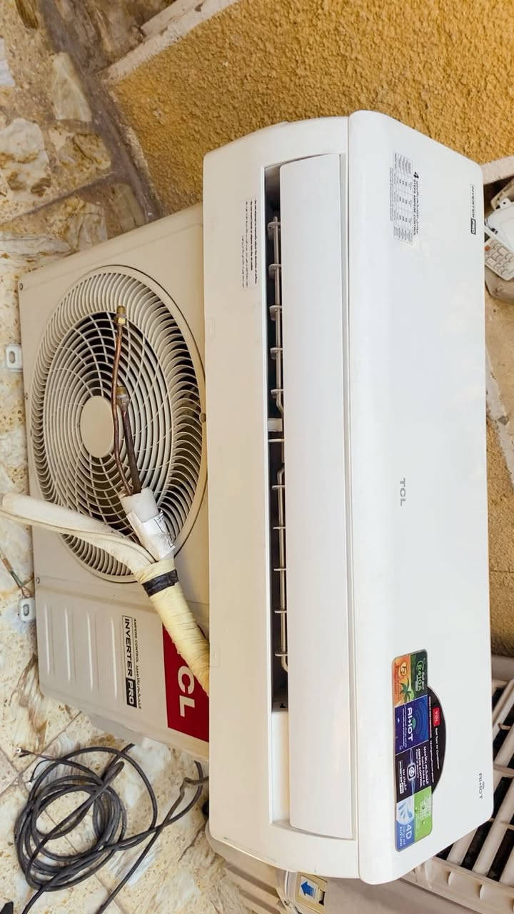 السلام وعليكم اخوان للبيع سبّلت TCLواحد طن   T3
نضافه 95/100 تبريده ثلج ❄️☃️🧊+تدفئه 🔥🐦‍🔥❤️‍🔥 كامل مكمل جيب وشد بواري جدد ريمونت وايرات اخوان 
 السبلت كله على وضع الشركه  الجهاز رديتراته صفر  
غازه410 غاز مقفول مالت الشركه مغسول وجاهز 
بعد معروف تي سي ال   بتبريده ودفعه القوي جاهز بس عليك تشده مشتغل موسم واحد راديترات لوك موس 
السعر300 وبي مجال بسيط 
اخوان السبلت  انفيرترمو عادي تحكم بامبيريه 
بغداد  مدينة آلصدر ***********
