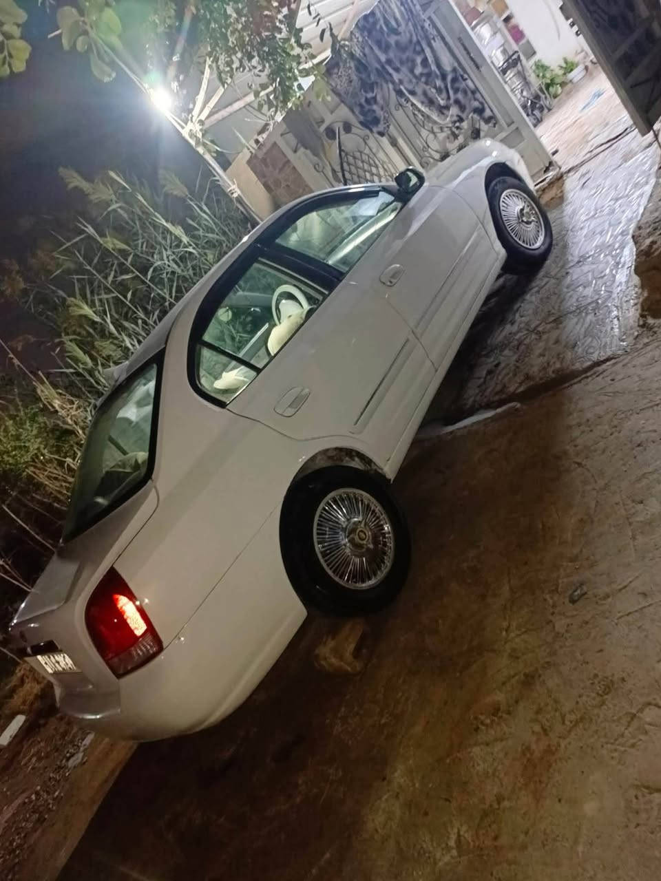 انترا 2001 رقم بغداد
سنويه منافذه  جاهزه من كلشي نقصها بس تبريد  مكان سياره ديالى  ومراوس حسب القناعه 

***********

السعر ٥٢ وبيها مجال
