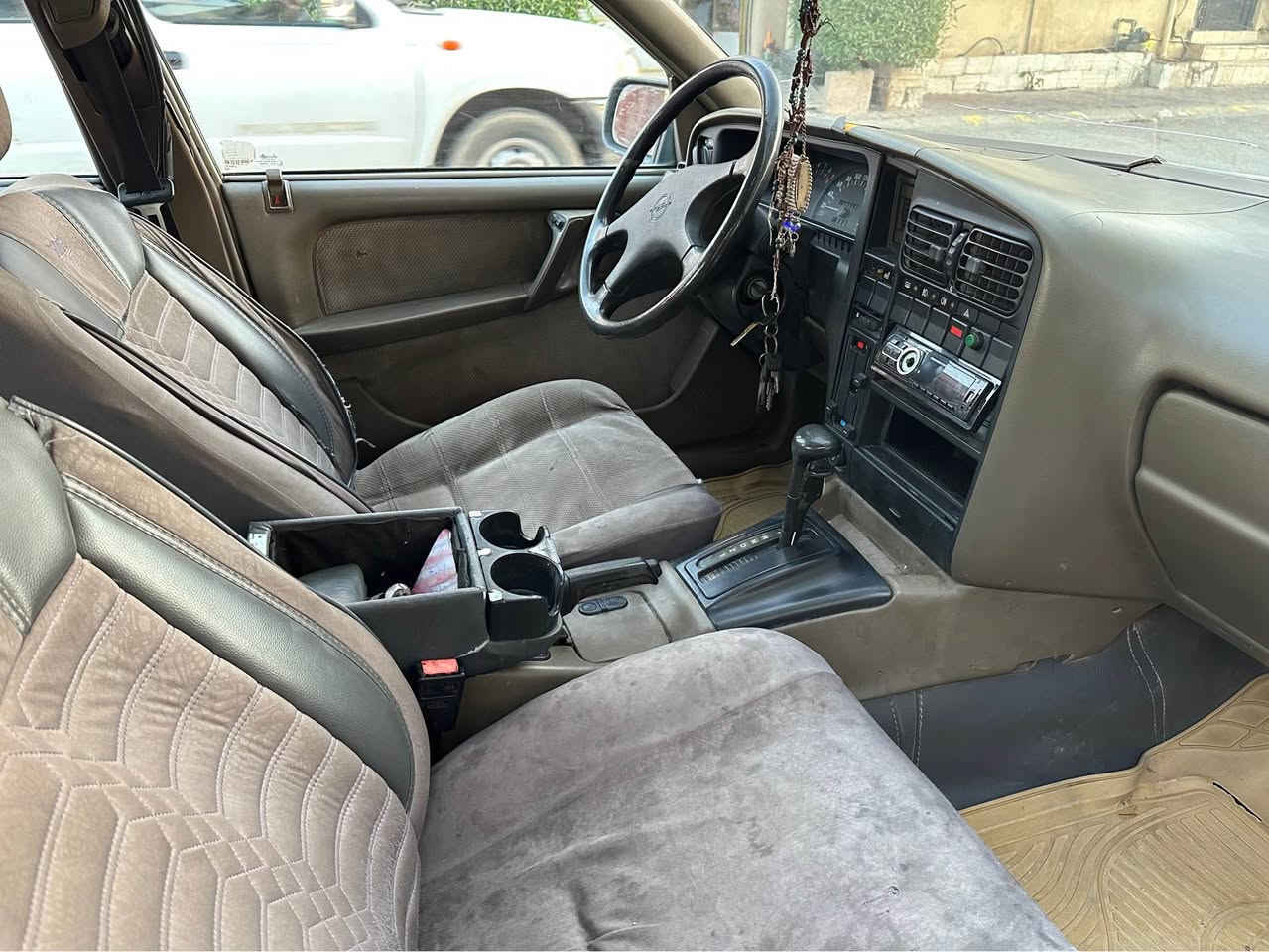 اوميكا موديل 89 سياره جاهزه كير اوتماتيك محرك 20 اربع جامات كهربائي بيها بطاقة بنزين ⛽️ شرط تحويل سنوية 2028 مشروع وطني سعرها 35 $ مكاني كركوك مامتواجد على فيس اتصل وتساب 
*********** كركوك, العراق
