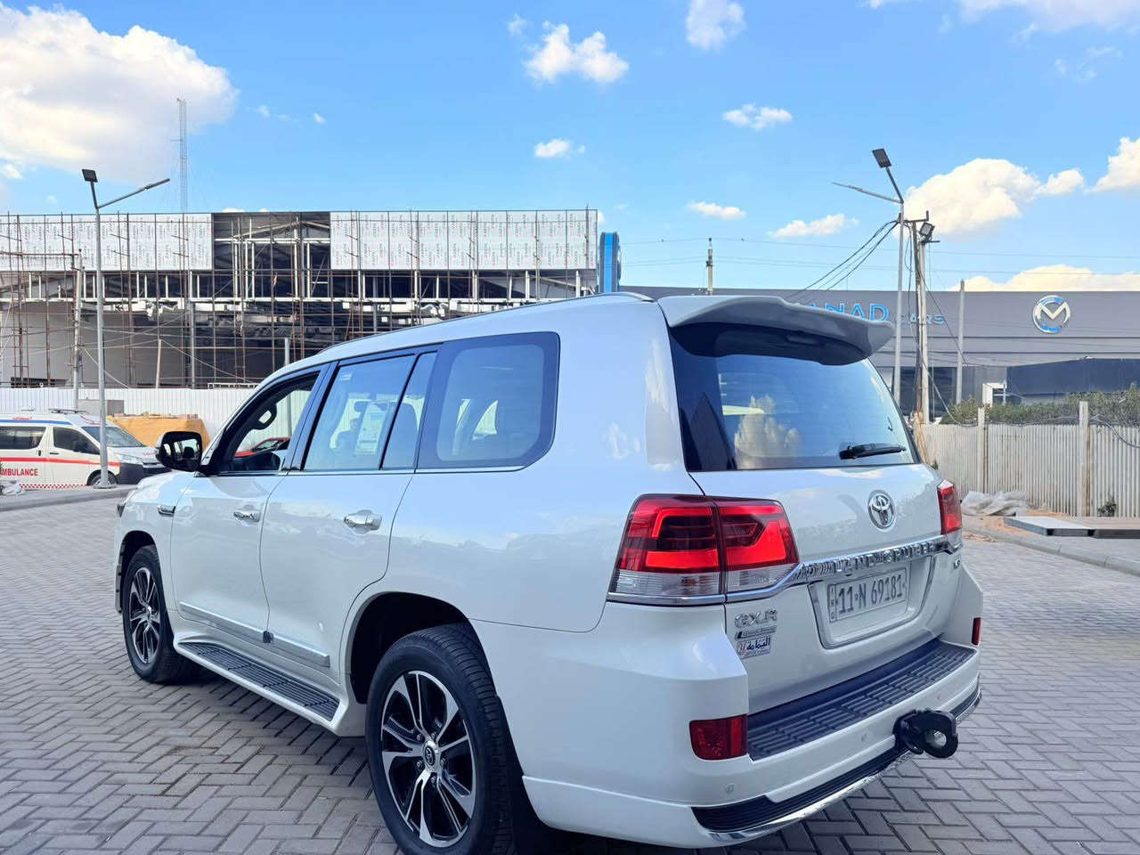 السلام عليكم لاندكروز 2021 رقم بغداد 
مكفوله من الصبغ والبارد والتكحيل 
ماشية 77 الف 
محرك V8 
جنطة كهرباء 
السيارة فول مواصفات 

مكان السيارة بغداد 

للاتصال // ***********
للاتصال// *********** بغداد, العراق
