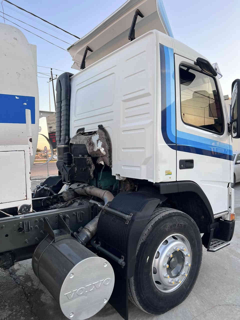 فالفو FM7 تك قمارة تنكر تك اكسل 
موديل 2001 

رقم أربيل سنوية وفحص وهزأ جديد شرط تحويل 
قمارة بدون ضربة وصبغ 
شاصي بلادي طويل 
كير 4*4 
سيارة جاهز للشغل 

سعر 205  ورقة 
مكان سيارة بكركوك معرض وسام 
للاستفسار الاتصال على 
***********
***********
*********** 

عدم مراسلة صفحة
